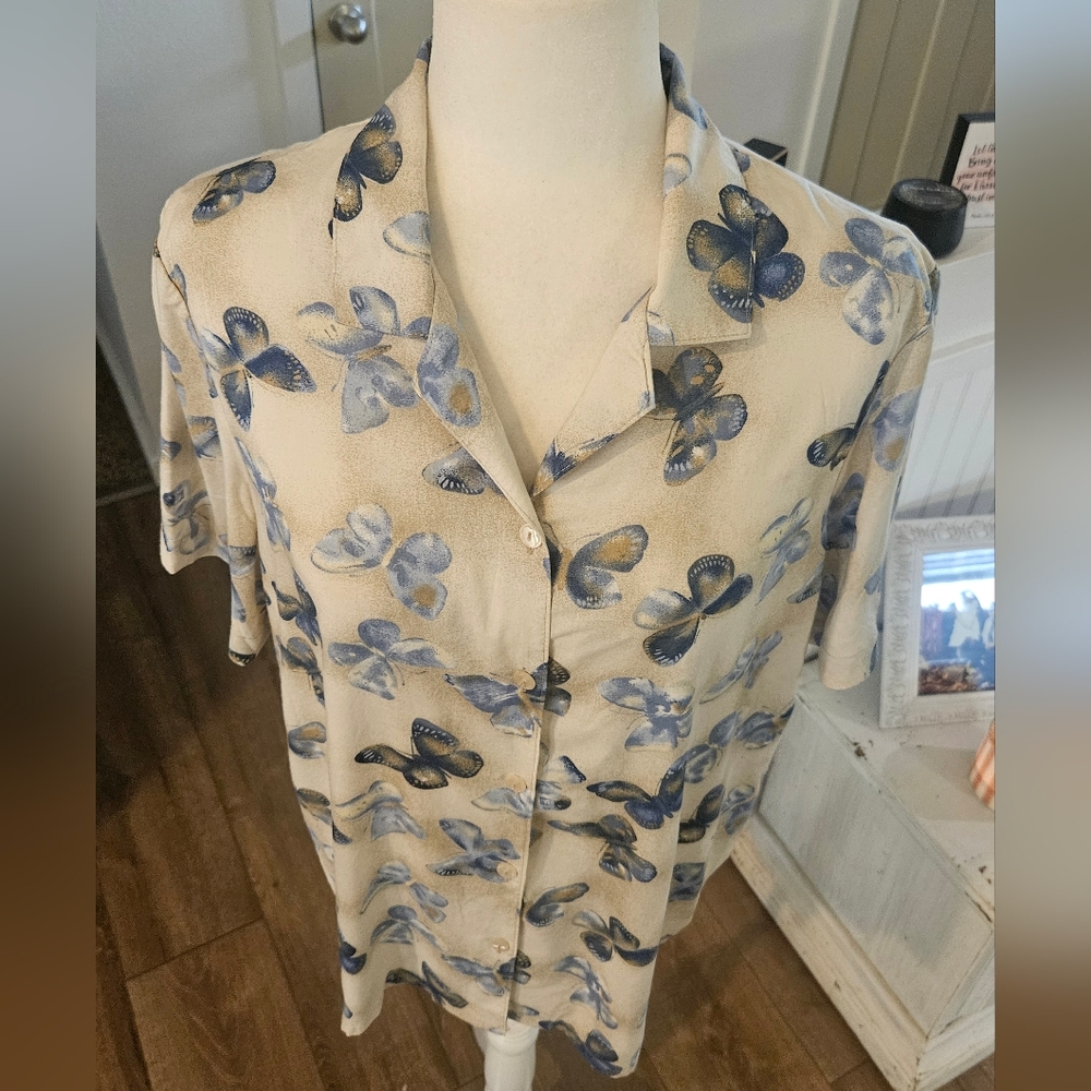 Barely Worn- ALFRED DUNNER - Blue Butterfly Print Button Front Blouse - Size 14 - Picture 2 of 4